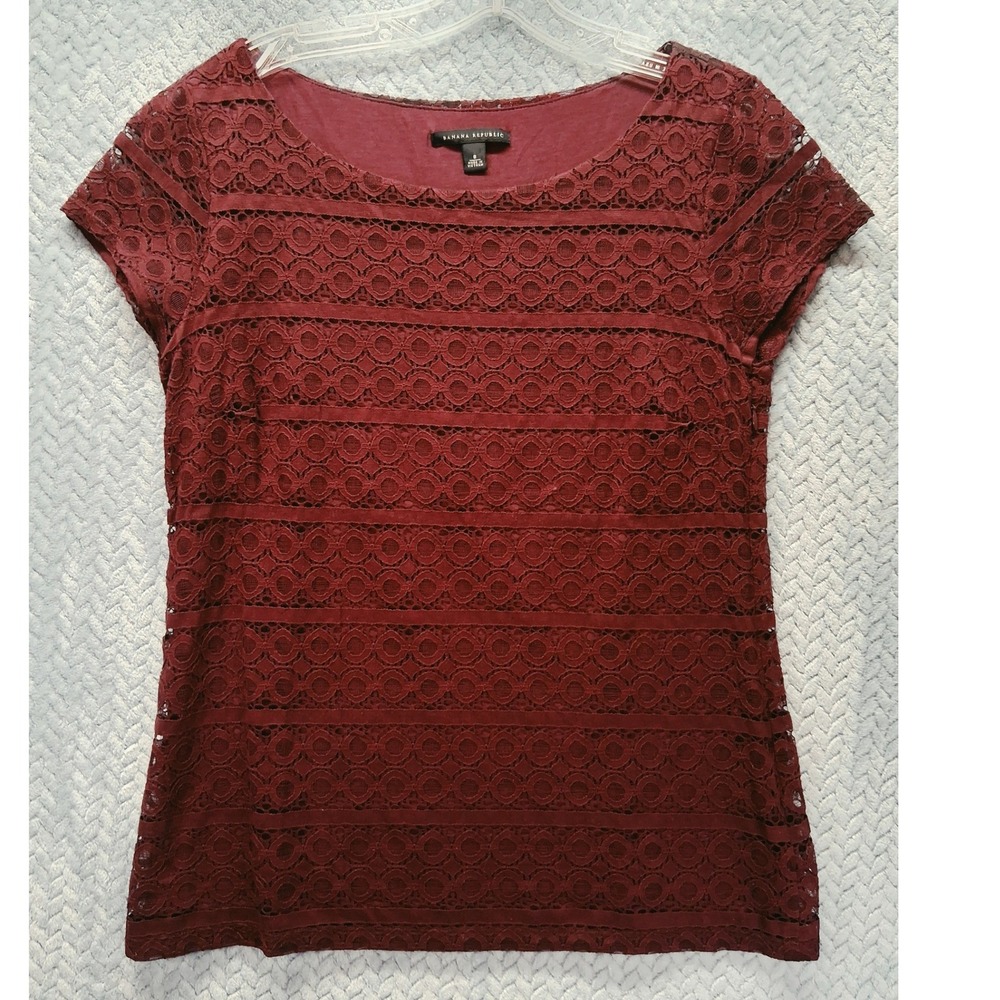 Banana Republic Merlot Geometric Eyelet Lace Top Side Zip Short Sleeve Size 8